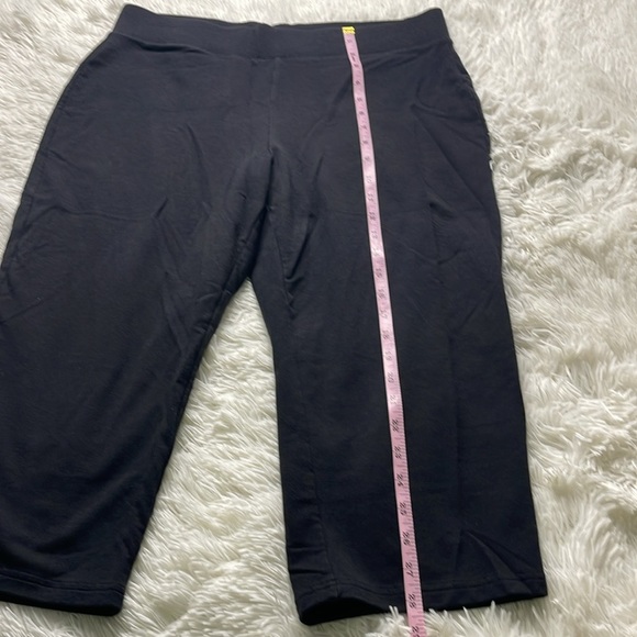 T By Talbots Capris - Picture 3 of 9